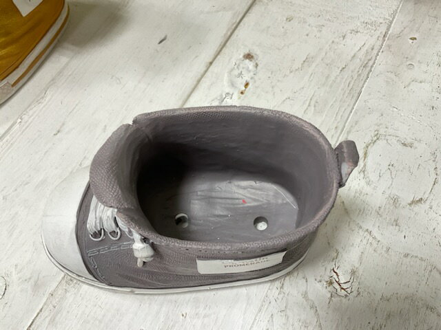 【ミニポット】スーリエポットMG スニーカーグレーガーデンオーナメント 室内 ミニプランター 鉢植え レジン 穴あり お庭 置物 おしゃれ オシャレ 植木鉢 鉢 陶器 小さい植木鉢 小さい鉢 ガーデン雑貨 ガーデンオーナメント 5E4098