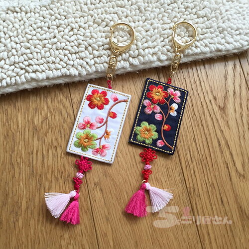キーホルダー 韓国 刺繍 文房具 雑貨 インテリア デザイン 文具 伝統 可愛い おしゃれ ギフト お祝い スマホ 携帯 デジカメ 人気 キャラクター マスコット チマチョゴリ 韓服 ノリゲ ポジャギ