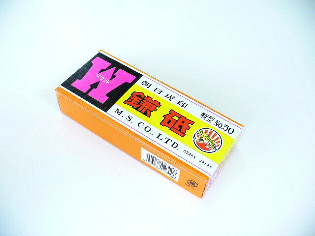 SUN TIGER　W鎌砥石　朝日虎印　(荒研ぎ・中研ぎ)　　 鎌の荒研ぎ、中研ぎがこれ1丁で、できます。 金剛トイシは良質の炭化珪素を原料に使用し低温で焼成するシリケート法と呼ばれる製法で作られています。 W鎌砥石は鎌等刃物の刃こぼれ修正や荒研ぎ中研ぎを主な用途としています、 使用前にトイシに水を含ませてから使用してください。 粒度C#120とGC#240の両面コンビ砥石で、荒研ぎ、中研ぎの両用タイプです。 品名、品番 SUN TIGER 　W鎌砥石　朝日虎印 サイズ(mm) 125x50X25 粒度 C#120/GC#240 ─────────────────────取寄商品のため、メーカー欠品および廃番が判明した場合はご注文をキャンセルさせて頂くことがございます。─────────────────────