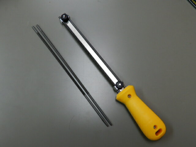 チェーンソーヤスリ　目立て工具目立て角度線付き（30度）ヤスリ径4.0mm替えヤスリ4.0mmが2本付簡単に..