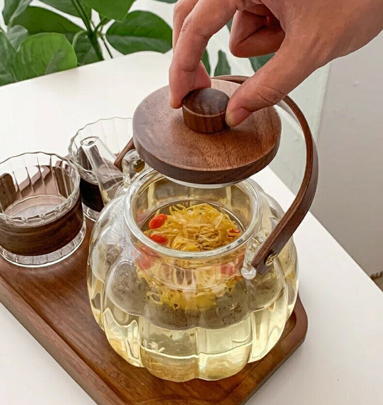 カボチャ ガラスティーポット 900ml ガラスケトル 耐熱 ガラス ティーポット 木の蓋 木の持ち手 湯沸かし 手作り おしゃれ ガラスポット 大容量 紅茶ポット ガラス 急須 透明 アフタヌーンティー 茶芸 フルーツティー 花茶 母の日 プレゼント