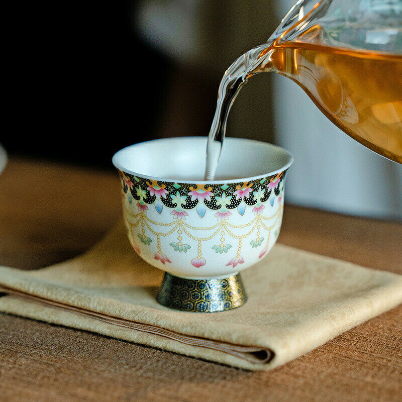 高足 湯のみ 湯呑み お茶 コップ カップ盃 湯飲み 花柄 はす ティーコップ ティーグラス 猪口 フリーカップ 50ml 白磁 中国茶器 敦煌 磁器 茶器 茶杯 中国 景徳鎮 茶芸