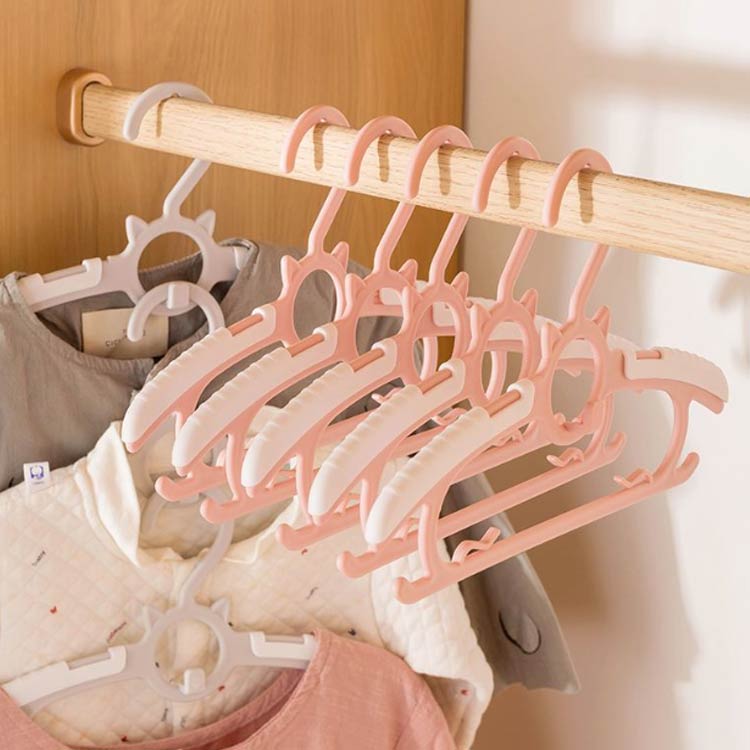 子供用ハンガー おしゃれ サイズ調整 キッズ ベビー 20本セット 洗濯 スリム 収納 子供服 丈夫 かわいい 省スペース スリム キッズハンガー ベビーハンガー 洗濯ハンガー 収納ハンガー 型崩れ防止 乾湿両用 すべらない 跡がつかない プラスチック 送料無料