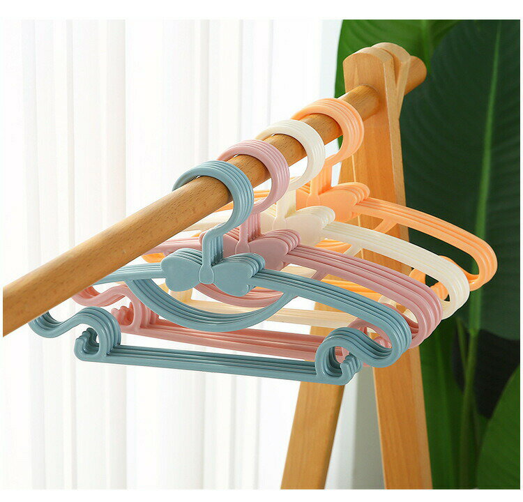 キッズハンガー ベビーハンガー 子供用ハンガー 5本セット 子供服 洗濯用品 物干しハンガー クローゼット収納 衣類収納 型崩れ防止 洗濯物干し リボン 引っ掛け 日用品 かわいい シンプル おしゃれ キュート ガーリー 青 ピンク オフホワイト 橙