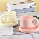 ZAXで買える「Koythin Ceramic Coffee Chubby Mug Saucer Set, Creative Cute Fat Handle Cup with Saucer for Office and Home, Dishwasher and Microwave Safe, 10 oz for Latte Tea Milk (Beige」の画像です。価格は3,737円になります。