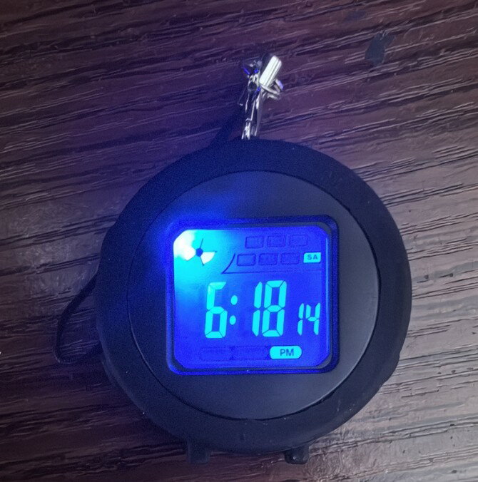 キーホルダー型デジタル時計 懐中時計 デジタル時計 ミニ ウォッチ 夜光 バックライト ボタン付き 通し穴付き コンパクト 小さい 吊り下げ 可愛い お洒落 レディース メンズ 男女兼用 子供 キッズ 通勤 通学 習い事 お出掛け リチウム