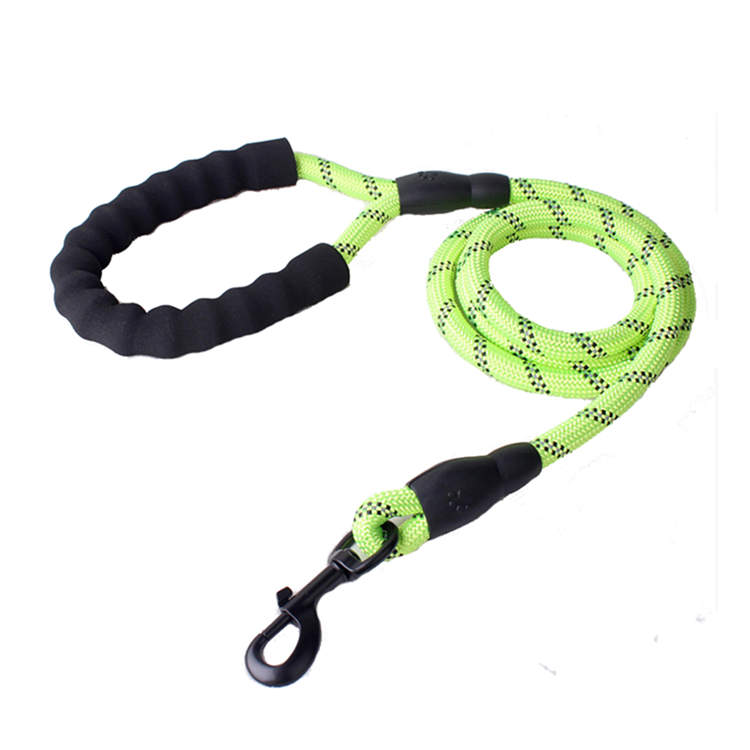 丈夫な犬用リードリード ペット用品 持ちやすいスポンジ 愛犬用リード 夜光材質採用 愛犬用 リード 中..