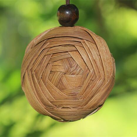 薔薇　バラ 山葡萄 手作り バラ　ペンダント　チャ―ム　アクセサリー　ストラップ かごバッグ 籠 かご..