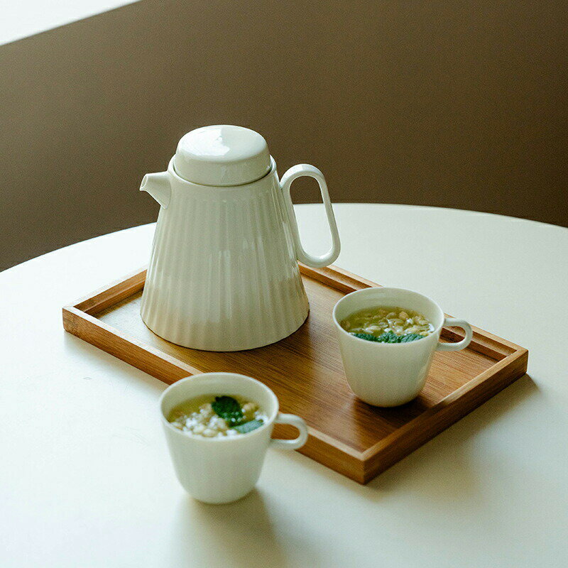 白 ティーポット コーヒーサーバー 蓋付き 冷水筒 白 750ml 陶磁器 麦茶ポット ウォーターピッチャー 小 ウォーターカラフェ コーヒーポット 水出し ピッチャー ハンディーピッチャー ジャグドリンクピッチャー 白い シンプル 母の日プレゼント