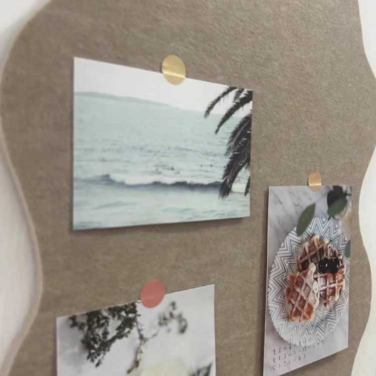 穴不要 コルクボード 写真 ピン付き フォトフレーム ボード ウェルカムボード DIY コルクボード 掲示板 壁貼りフォトフレーム ウェルカムボード 伝言板 ポスター 写真立て 簡単設置 壁掛け 写真飾り 写真壁 インテリア オフィス ホーム フェルト製