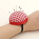 31-453 ラブリーチェックピンクッション(まち針) ???? Lovely Check Pin Cushion ソーイング作業時の必須アイテム ラブリーチェックピンクッションです:) 作業中あちこちに散らばるまち針たちを 探し集めることなくピンクッションの中にすっきりと 収めて便利で安全に保管してください。 ラブリーチェックピンクッションで作業効率を さらに高めてみてください?！ 注文数量1 - ピンクッション1個