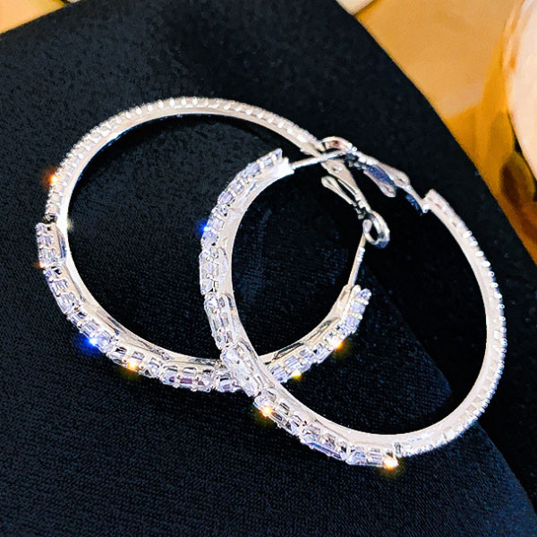 乐天商城 - 【1000円均一】キラキラ リング 銀針ピアス★アメリカンビアス キュービック・ジルコニア 揺れる チェーンピアス ロングピアス 揺れるピアス ★レディース シルバー925　アレルギーフリー