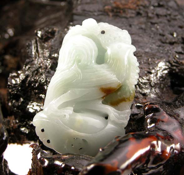 【翡翠手彫り彫刻ペンダント】 ・鶏