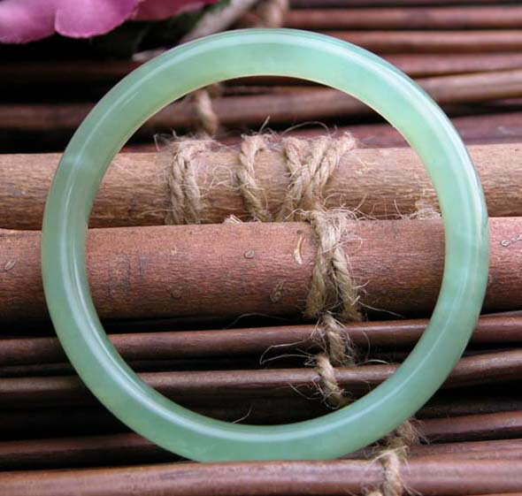 天然翡翠(ヒスイ)・バングル　【58mm】