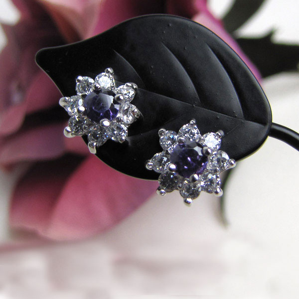 【メール便送料無料】光りに冴えるシックに大人スタイル！ ジルコニア・シルバーピアス