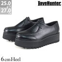 【ショップ名】ジールマーケット 楽天市場店 ブランド LOVEHUNTER ラブハンター 品番/デザイン 104-1733 カラー ブラック サイズ 25.0cm(EU40) 25.5cm(EU41) 26.0cm(EU42) 26.5cm(EU43) 27.0cm(EU44) ワイズ：3E（EEE）相当 ヒール：約6.0cm 素材 アッパー：合成皮革 ソール：合成底 生産国 中国 商品説明 【LOVEHUNTER ラブハンター】のハイソールチロリアンシューズ。 ■疲れにくい軽量設計 厚底シューズは重く疲れてしまうものが多い中、本商品はミッドソールにEVA素材を使用することで軽量化を図り、長時間履いても疲れにくいシューズとなっています。 ■ボリューム感が魅力の「シャークソール」 底面は、サメの歯の形のようにデザインされたシャークソールを採用。 特徴的な見た目が足元にアクセントを効かせ、6cmの厚みでスタイルアップ効果は抜群です。 ソールに深い溝が入っているため、滑りにくいのもポイントです。 ■本革の雰囲気を楽しめる、アッパー素材 程よくシボを入れた合皮素材を使用することで、本革のような雰囲気のあるシューズに仕上げました。 モカシンデザインはアッパーにボリュームがあるので、着こなしのアクセントになり、 他のレザー系シューズよりもカジュアルな雰囲気が演出できる一足です。 特徴 カジュアルシューズ モカシンシューズ レースアップシューズ 紐靴 2ホール 厚底 ボリュームソール シャークソール 身長アップ 脚長 足長 合成底 ラウンドトゥ シンプル カジュアル エレガント 上品 大人 かっこいい おしゃれ オフィスカジュアル 通勤 通学 学生 スクール 旅行 歩きやすい 軽量 滑りにくい 合成皮革 合皮 PUレザー 靴 シューズ メンズシューズ 男性 男子 メンズ 黒 ブラック 6cmヒール LOVEHUNTER ラブハンター 25cm 25.5cm 26cm 26.5cm 27cm ★予めご了承ください★ ・生産時期によって仕様や色味が若干異なる場合もございます。DETAIL スタッフが試着してみました！スタッフレビューを見る＞＞＞