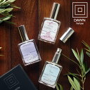 商品名 DAWN Perfume メーカー DAWN サイズ H10cm x W4.5cm 容量 30ml 生産 アメリカ(コロラド) ■香り 【スペシャルフォーミュラ・X】 肌自体の香りを内側から引き出して香らせる、 ダウン独自のメソッドによるスキンパヒューム。 付ける人によって香りが変わるユニークさで、 本国でも国内でも常に人気の香り。 一度試すとこのスキンパヒューム特有の心を落ち着かせる 香りや使用感に、多くの人が夢中に。 【パンプルムース】 ピンクグレープフルーツを主体に ゆず・グリーンティーを加えたフレッシュで 心地よい代表的な柑橘系の香水。 98％天然香料のみで構成された、 最もナチュラルな香り立ちは、常に本国でも人気。 【ドゥ・アンジュ】フランスのドゥアンジュ地方で採れる グリーンペア（洋梨）から命名。 スイトピー・ミモザ等の春先の花の香りに グリーンペア・アイビーを効かせた、 この上なく可愛らしい人気のフルーティーフローラルノート。 【リトル・スマイル】 オレンジ・サンダルウッド・バニラの ハーモニーで少女の笑顔を表現した、イノセントな ムードの香り。 繊細で柔らかい甘さは、純真なムードに。 【オ・レ】 混じりけのないミルク＆バター（バニラ）の香りは、 他に類を見ない落ち着く甘さ。 心地よく快適な気分にするため、リラクゼーションにも 最適な香り。 【レイン】 スズラン等の清らかで優しい ホワイトフローラルノートにムスクで深みを加えた、シンプルで上品・清潔感溢れる香り。付けるシーンを選ばず、瑞々しい清涼感はとても優美な印象。 ナチュラルで清楚な香り立ちは自身の魅力を引き立て、どのようなシーンにも当てはまり、毎日飽きない香りです。 【 ベジマット】 「ベジマット」稀少な天然香料をふんだんに使用した、この上なく清涼な香りが誕生。 ”香りで浄化される”今までの香水のイメージを覆す心地よさ。 まるでBlueMosque（ブルーモスク）を訪れた様な神聖な感覚をもたらし、モロッコの伝統的なハンドメイド によるブルータイルの名前から命名されました。この香りを身に纏うと、心身ともに浄化される心地に。 【 ローズ】様々な原種のローズを中心に、エグランティンローズの葉が持つグリーンアップルの香りやバイオレットリーフでグリーンフレッシュなアクセントを加え、ベースのハニー(蜜)&アンバーで澄み切った優しい香り立ちです。 ■取り扱い注意 ・乳幼児の手の届かないところに保管して下さい。 ・一度使用した後、長時間放置してからの再使用はお避け下さい。 ・中身の出し戻しは製品の変質の原因になりますのでおやめ下さい。 ・極端に高温または低温の場所、直射日光の当たる場所に保管しないで下さい。 ・可燃性製品ですので、火気には十分注意して下さい。 ■説明 調香師・ダウンが独自に開発した画期的な香水 。 通常香水と呼ばれる物は全て外から香りを肌に乗せて香らせるのに対し、このスキンパヒュームはつける方それぞれの肌自体の持つ香りを内側から引き出して香らせるという逆転の発想から生まれました。 それにより、使用する方によって異なる香りになる真にパーソナルな香水なのです。 このフレグランスは調香師・ダウンが当初クライアントのスキンタイプを正確に判断するのと香水を肌に載せた際の変化をよりはっきりと診断する為のダウン独自のフォーミュラで、売り物では無くルーツとして開発された物です。 あまりにも多くの人の要望により後に商品化され販売されるようになりました。 香水として身に付けると最もナチュラルにに香る画期的なフレグランスです。&nbsp; 持ち歩くのに便利なオイルタイプはこちら