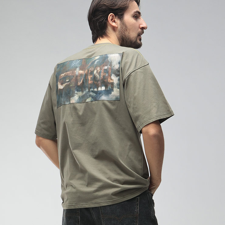 乐天商城 - 【2BUY10％OFF対象】ディーゼル メンズ Tシャツ 半袖 DIESEL ロゴ バックデザイン プリント クルーネック コットン カットソー DSA199850AGRI ブランド トップス カーキ sale_1_a