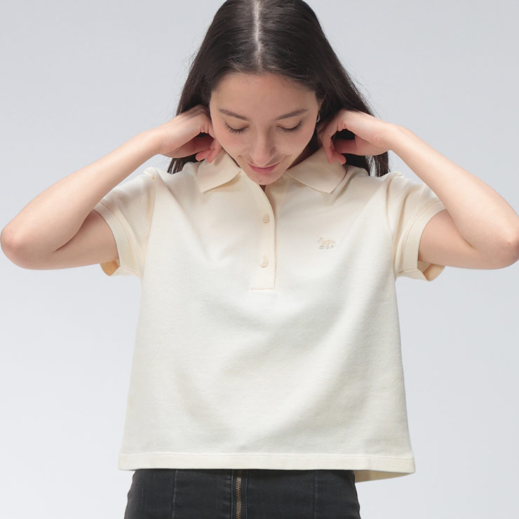 Maison Kitsune (メゾン キツネ) レディース ポロシャツ 半袖 ワンポイント クロップド シャツ BABY FOX CROPPED KNLW00204KP0001 ブラ..