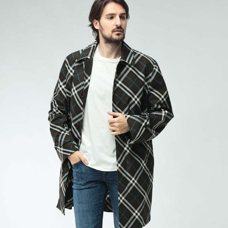 BURBERRY（バーバリー）は、イギリスのファッションブランドで、アイコニックなチェック柄と高級感あるアパレルが特徴です。バーバリーの象徴であるチェック柄を全面に配した、存在感のあるトレンチコートです。伝統的なディテールを継承しつつ、マルチカラーの配色がモダンで軽やかな印象を与えます。ビジネスシーンのスーツスタイルから、デニムを合わせたカジュアルな装いまで、羽織るだけで全体の雰囲気を引き締めてくれます。ブランドのアイデンティティを感じさせる一着は、流行に左右されず長く愛用できる仕上がりです。COLORSWhich color are you going to choose?DETAILcollar pocket sleeve button hem printed tag and more...ANGLEfront and side and back' s angle are introducedVARIATIONPlain color, barred patterns and all that with check patternsProduct DescriptionBURBERRY（バーバリー）は、イギリスのファッションブランドで、アイコニックなチェック柄と高級感あるアパレルが特徴です。バーバリーの象徴であるチェック柄を全面に配した、存在感のあるトレンチコートです。伝統的なディテールを継承しつつ、マルチカラーの配色がモダンで軽やかな印象を与えます。ビジネスシーンのスーツスタイルから、デニムを合わせたカジュアルな装いまで、羽織るだけで全体の雰囲気を引き締めてくれます。ブランドのアイデンティティを感じさせる一着は、流行に左右されず長く愛用できる仕上がりです。ブランドBURBERRY (バーバリー)素材[表地]ポリエステル100％ [袖裏]ポリアミド100％ [ポケット裏地]ポリアミド100％生産国ポーランド仕様外側ポケット数×2つサイズ(cm)胸囲着丈肩幅袖丈46108964866481139648.56650118964967モデルデータ身長：181cm / B：95 / W：81 / H：98 / S：28.0cm着用サイズ48サイズについて返品についてラッピングはコチラ