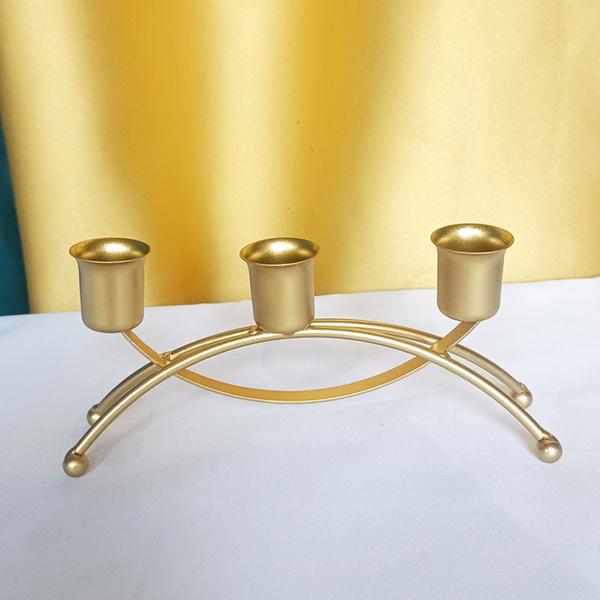 3本の腕の燭台モダンな装飾的な柱キャンドルホルダーゴールド