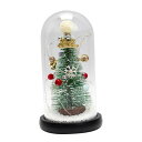 寝室のベッドサイドデスクの白いボールのためのドームクリスマスオーナメントのクリスマスツリー