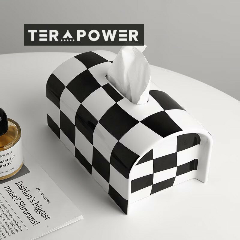 白とのチェック柄 セラミック製のティッシュボックス