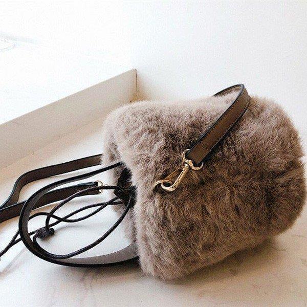 春 夏ファーバッグ ショルダーバッグ 8色 2way ふわふわ 可愛い ハンドバッグフェイクファー トートバッグ 冬物 肩掛け 鞄 かばん パーティーバッグ 通勤