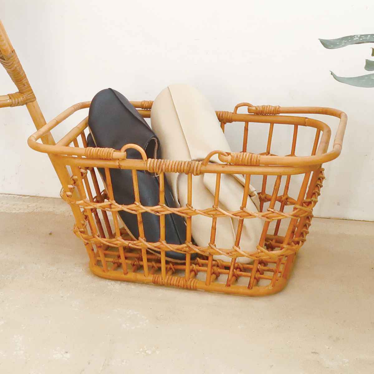 ユグラ マーケットバスケット ラタン バスケット かご 収納 カゴ 長方形 天然素材 アジアン雑貨 ハンドメイド 収納かご 藤 小物収納 皮付きラタン 手編み 小物入れ おしゃれ インテリア