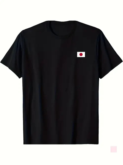 左胸に日の丸をデザインした200gの黒半袖Tシャツ。ピュア・コットンで着心地がよく、通気性に優れ、ゆったりとしたフィット感。