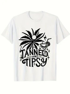 200gのホワイト・コットンTシャツは、カクテル・グラスとヤシの木のモチーフの横に、中央にブラックの文字がプリントされ、小さな星が点在している。 休日の雰囲気にぴったりのリラックスした楽しいデザイン。