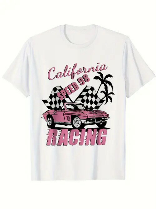 フロントにピンクと黒のグラフィックと文字が入った200gのコットンTシャツ。 グラフィックはピンクのロードスターに黒と白のチェッカーフラッグ、背中にはヤシの木が描かれ、全体的にカリフォルニアのレーシングカルチャーを表現している。