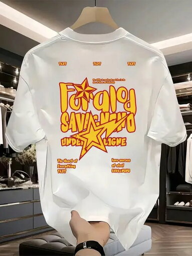200gのホワイト・クルーネック半袖Tシャツは、背中に目を引くオレンジとイエローの文字があしらわれ、その文字を飾る星柄とその周囲に広がる小さな英字が特徴。ピュア・コットン製で、着心地がよく通気性に優れ、厚手の生地感です。 200gのホワイト・クルーネック半袖Tシャツは、背中に目を引くオレンジとイエローの文字があしらわれ、その文字を飾る星柄とその周囲に広がる小さな英字が特徴。ピュア・コットン製で、着心地がよく通気性に優れ、厚手の生地感です。