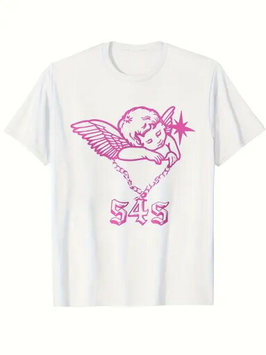 200gのコットンTシャツには、ピンクのキューピッドに羽、チェーン、ピンクの星、そしてピンクの「545」の文字があしらわれ、キュートでロマンチックなデザインとなっている。 200gのコットンTシャツには、ピンクのキューピッドに羽、チェーン、ピンクの星、そしてピンクの「545」の文字があしらわれ、キュートでロマンチックなデザインとなっている。
