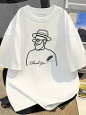 200gの白いTシャツは、前面に黒い線で輪郭を描かれたキャラクターのデザインで、キャラクターはその上にレタリングの帽子を着用しており、キャラクターは胸に羽のデザインとテキストを持っています。スタイルはシンプルで、文学的なタッチがあり(4)