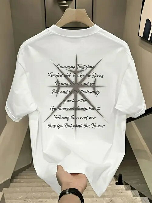200gの白いTシャツは、背中に放射状のライン模様があり、中央には英文テキストで囲まれている。コットン素材は着心地がよく、通気性に優れている。