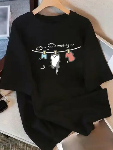 200g文字:「waiting~」は、tシャツのプリント文字で、リラックスして待てる雰囲気を演出します。 図案:黒いTシャツの上のカートゥークプリント、洗濯ひも、雲、小鳥、衣服などの要素を含んで、風格はかわいくて遊び心があります。 200g文字:「waiting~」は、tシャツのプリント文字で、リラックスして待てる雰囲気を演出します。 図案:黒いTシャツの上のカートゥークプリント、洗濯ひも、雲、小鳥、衣服などの要素を含んで、風格はかわいくて遊び心があります。