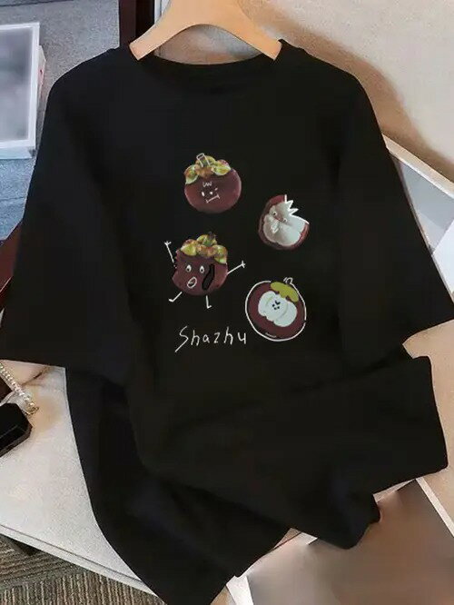 200gは、tシャツにプリントされた文字です。 パターン:黒のtシャツに描かれたマンゴスチンのキャラクター(4つのマンゴスチンがあり、それぞれの表情や動きがあります)。可愛くて楽しいスタイルです。 アイテム属性:半袖Tシャツはカジュアルなファッションアイテムです。