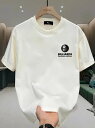 200gのホワイトTシャツ、左胸にブラックの8ボール柄、ビリヤードのボールとボールのインパクト、シンプルでスポーティなスタイル、コットンの着心地と通気性、様々な...