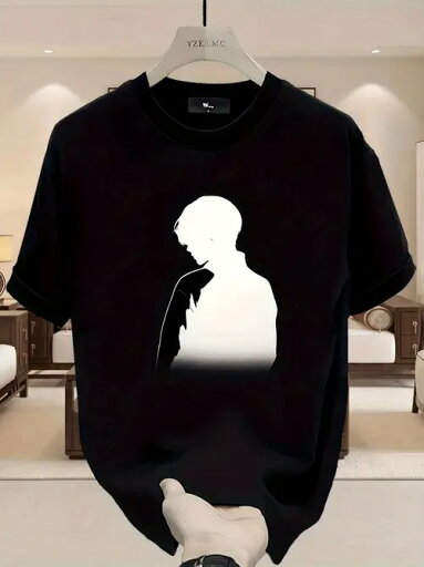 フロントにホワイト・キャラクターのシルエットをプリントした、200gのブラック・クルーネック半袖Tシャツ。コットン素材で着心地がよく、通気性も抜群。トレンディで個性的なデザインで、幅広い体型の方に似合うルーズフィット。 フロントにホワイト・キャラクターのシルエットをプリントした、200gのブラック・クルーネック半袖Tシャツ。コットン素材で着心地がよく、通気性も抜群。トレンディで個性的なデザインで、幅広い体型の方に似合うルーズフィット。