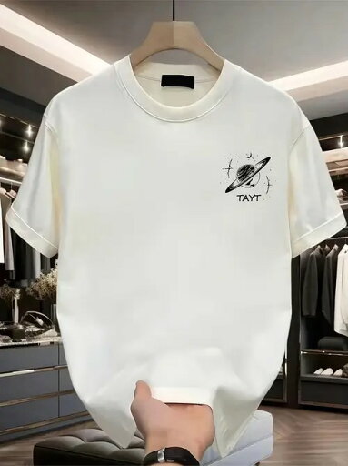 左胸に黒い惑星模様と 「TAYT 」のレタリングが入った200gホワイトクルーネック半袖Tシャツ。ピュア・コットンを使用し、快適で通気性に優れている。フィット感はゆったりとしており、男女兼用です。 左胸に黒い惑星模様と 「TAYT 」のレタリングが入った200gホワイトクルーネック半袖Tシャツ。ピュア・コットンを使用し、快適で通気性に優れている。フィット感はゆったりとしており、男女兼用です。