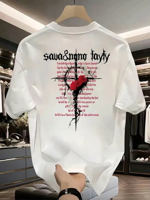 200gの白いクルーネック半袖Tシャツは、背中に黒いアートワーク、赤い英文、赤いバラ、とげのようなデ..