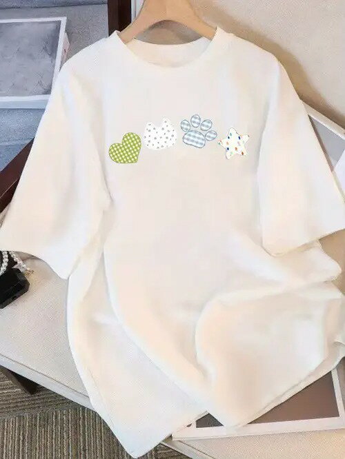 青果200g CPです!萌えイラストプリントの白い半袖Tシャツは、この可愛らしい目玉焼きにトマト+ Q版の表..