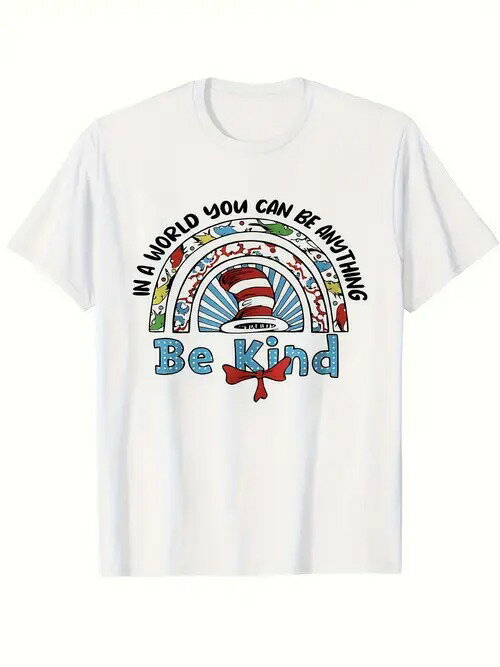 フロントにカラフルなグラフィックとテキストがプリントされた200gのコットン製Tシャツ。 デザイン中央には赤と白の背の高い帽子が描かれ、その周囲をさまざまな小さなモチーフをあしらった虹色の装飾が囲んでいる。