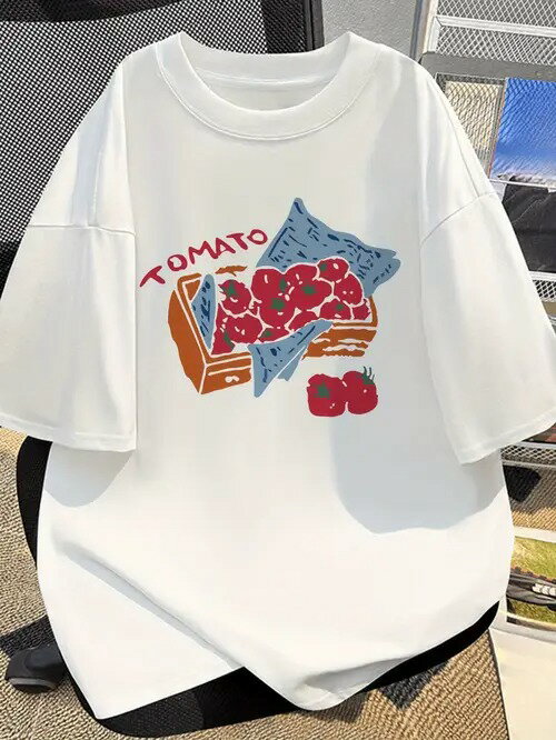 トマトのプリントとモノグラムが入った200gの白Tシャツは、フレッシュでキュートで楽しい。ピュア・コ..