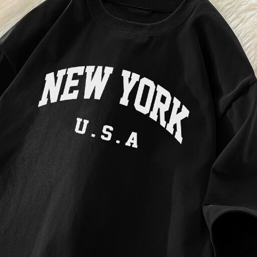 メンズ「ニューヨーク U.S.A.」グラフィックTシャツ - ソフトで通気性のある100%コットン半袖クルーネックティー、白地に大胆な黒文字、プラスサイズレギュラーフィットカジュアル春/夏トップス、中程度の伸縮性生地 メンズ「ニューヨーク U.S.A.」グラフィックTシャツ - ソフトで通気性のある100%コットン半袖クルーネックティー、白地に大胆な黒文字、プラスサイズレギュラーフィットカジュアル春/夏トップス、中程度の伸縮性生地