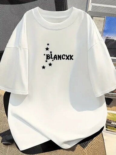200gの白い半袖Tシャツで、周囲に黒い星柄がプリントされている。純綿製で、着心地がよく、通気性があり、毛玉ができにくく、変形しにくい。 200gの白い半袖Tシャツで、周囲に黒い星柄がプリントされている。純綿製で、着心地がよく、通気性があり、毛玉ができにくく、変形しにくい。