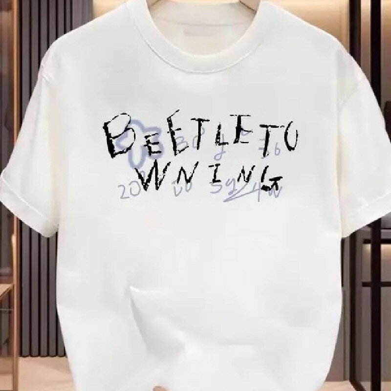 この白Tシャツ200gはとても上品です!独特な文字、箇性の落書きの字体で現れて、芸術感と潮流感はいっぱい引きます。シンプルな白ベースが、文字を引き立たせています。デニムと合わせてカジュアルなストリートスタイルにしてもいいです。
