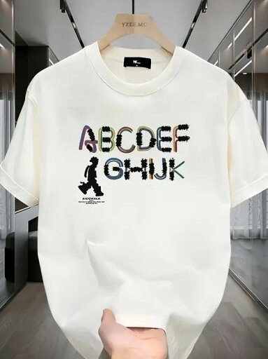 200gのホワイト半袖Tシャツのフロントにはカラフルな文字があしらわれ、文字の左側にはブラックのシルエットがあしらわれている。コットン素材は着心地がよく、通気性に優れている。 200gのホワイト半袖Tシャツのフロントにはカラフルな文字があしらわれ、文字の左側にはブラックのシルエットがあしらわれている。コットン素材は着心地がよく、通気性に優れている。