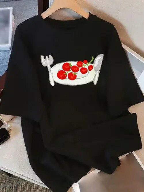 200gの食器と赤いミニトマトの絵柄は、シンプルで文芸的なスタイルで、丸首の半袖スタイルに属し、日常のカジュアルな服装に適しています。箇性とファッション感を表現し、リラックスした生活の雰囲気を伝えます。